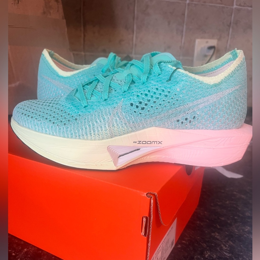 Women’s 7.5 Nike Vaporfly 3- new in box